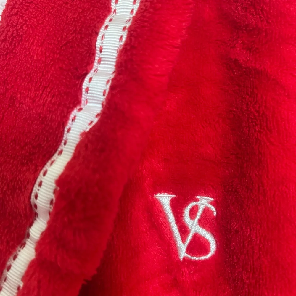 VS Velour Robe - Picture 4 of 5